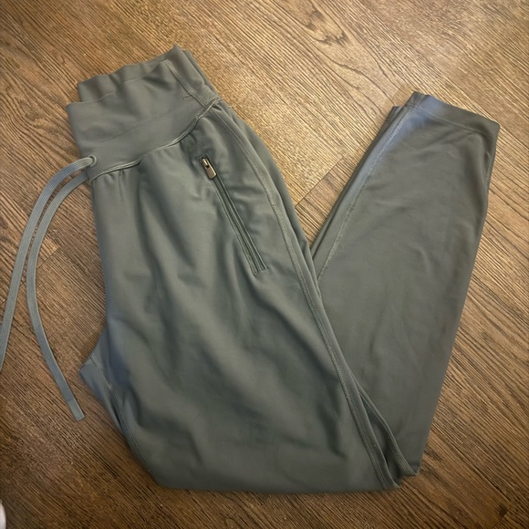 Old Navy High Waisted Joggers - Picture 2 of 4